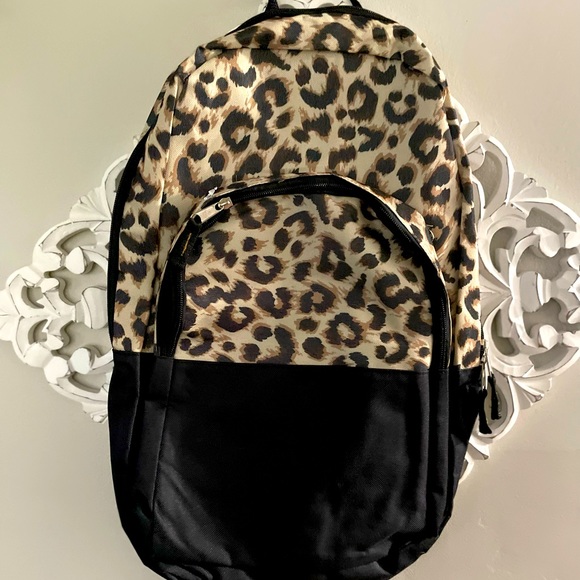 High Trails Handbags - 3/$15🌷🥳HP 5/3🥳🆕Leopard Print:Black Backpack